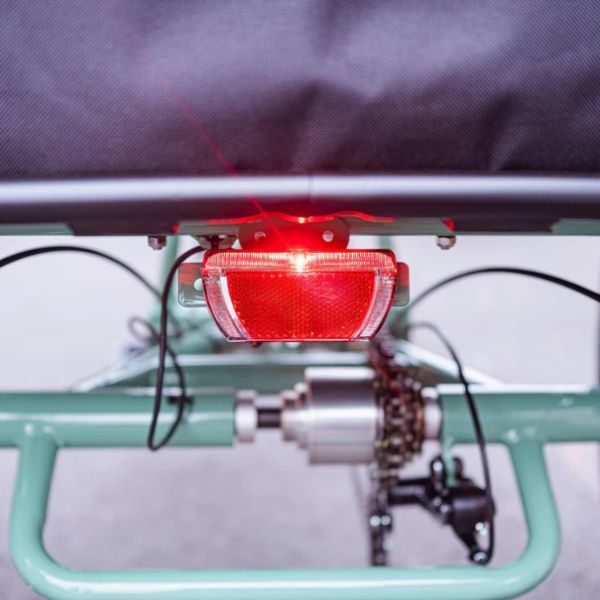 DWMEIGI Blazer With a Red Rear Light Attached