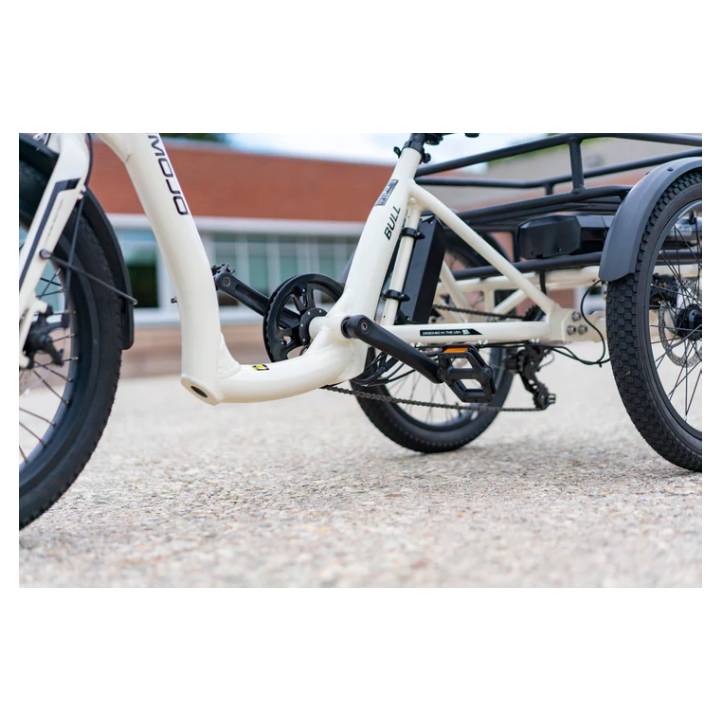 Color white frame Emojo Bull e-trike view