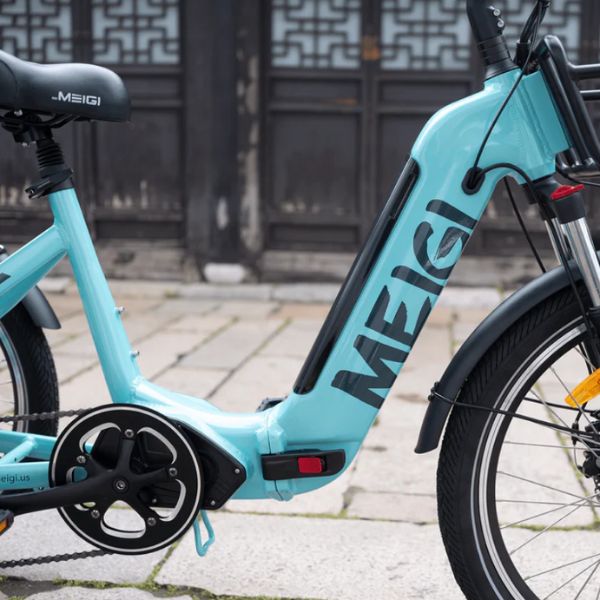 DWMEIGI MG2302 Blue - Silverado Urban Electric Trike Focusing the Step Through Frame